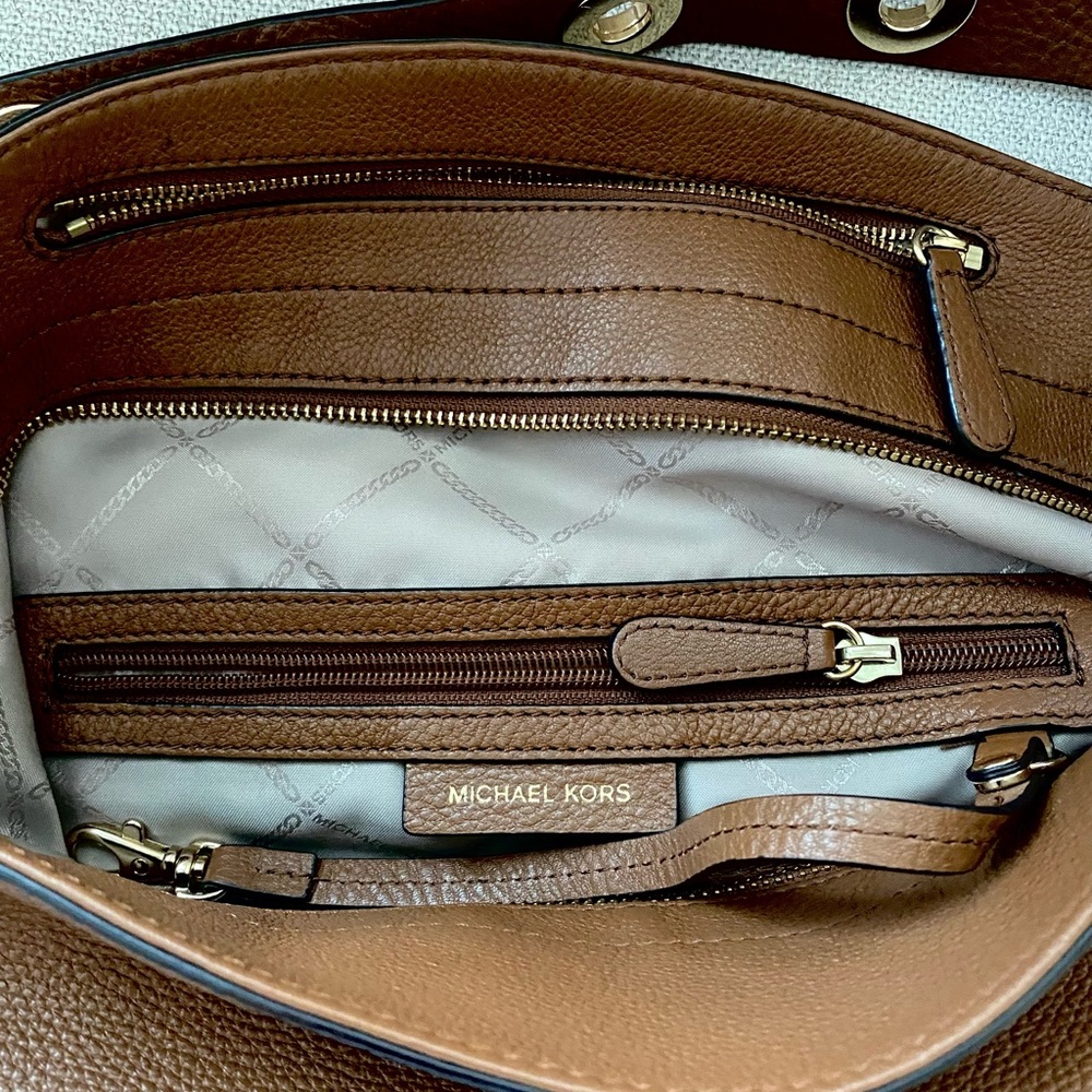 Michael Kors Tan Leather Shoulder Bag with Gold Accents - Picture 6 of 8